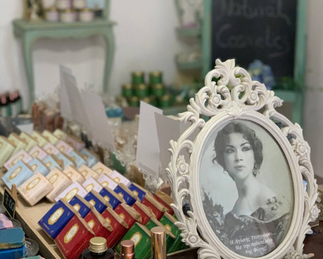 Shop of natural cosmetics «Dia Chiros AGLAIS»