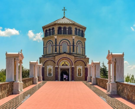 Гора Трони и наследие архиепископа Макариоса III